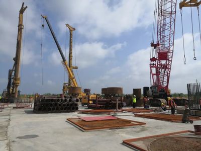 市委書記張岳峰督查“項目攻堅年”重點工程建設情況，強調以項目為引擎，推動高質量發展